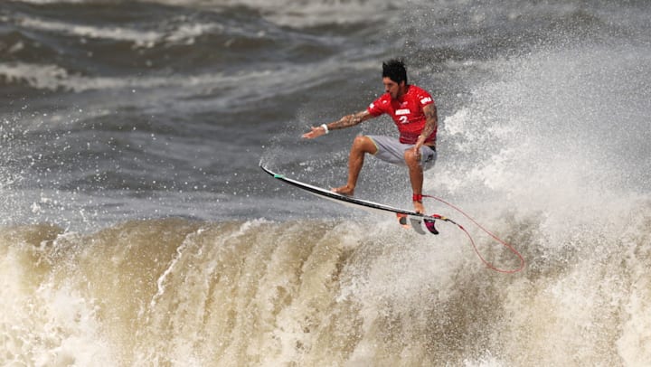 Gabriel Medina na bateria pelo bronze em Tóquio 2020
