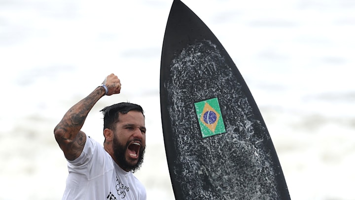 Italo Ferreira campeão Olímpico na praia Tsurigasaki