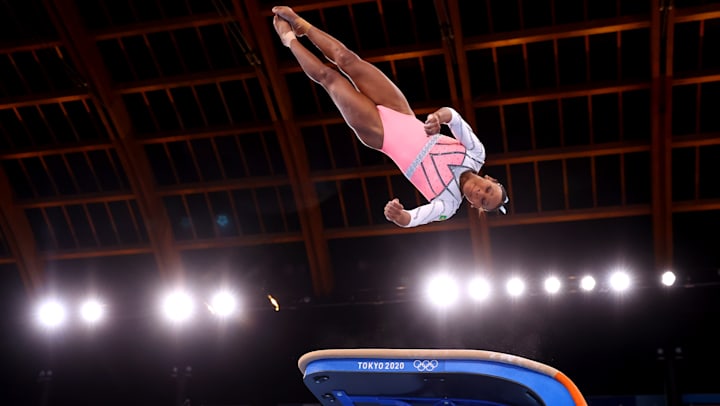 Rebeca Andrade na final do salto em Tóquio 2020.