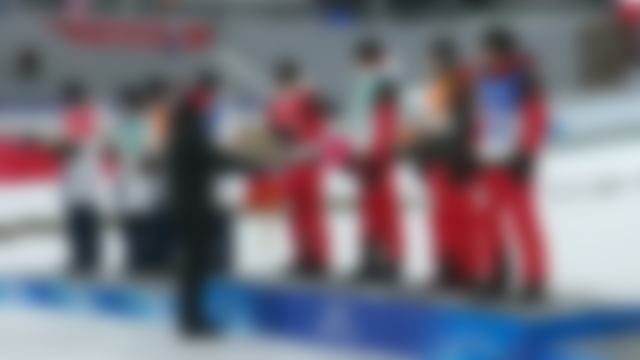 Momente | Beijing 2022 - Goldmedaille - Skispringen - Herren Team - AUT - Podest