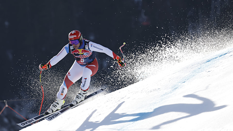 Beat Feuz wins first Kitzbühel downhill in dramatic circumstances