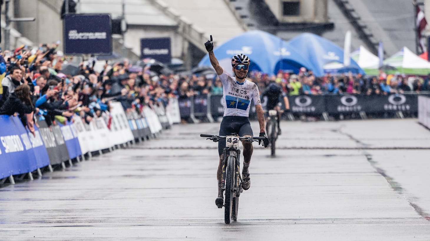 Tom Pidcock recovers from crash to win 2023 MTB World Cup opener in Nove Mesto