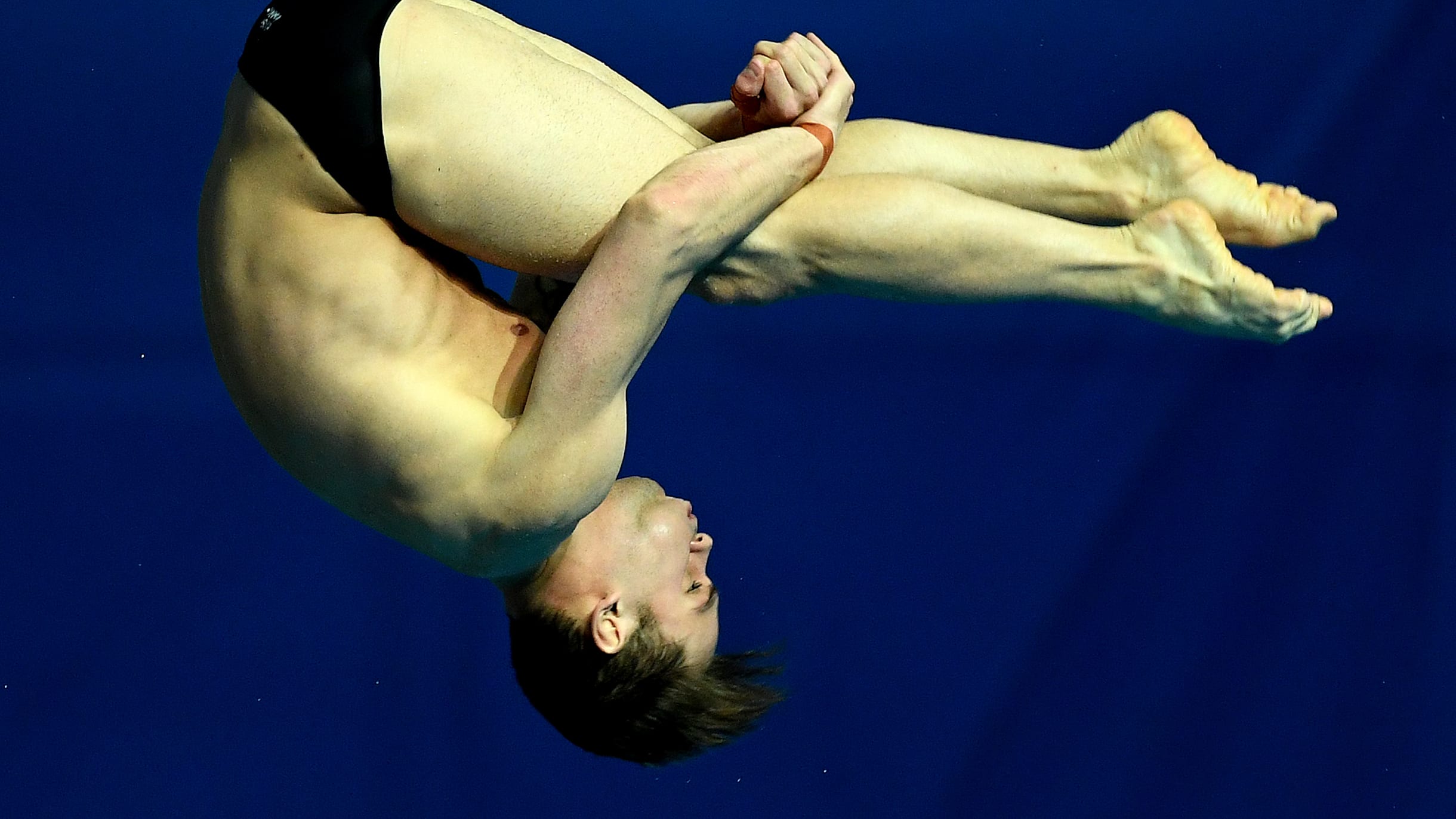 tom daley diving into water