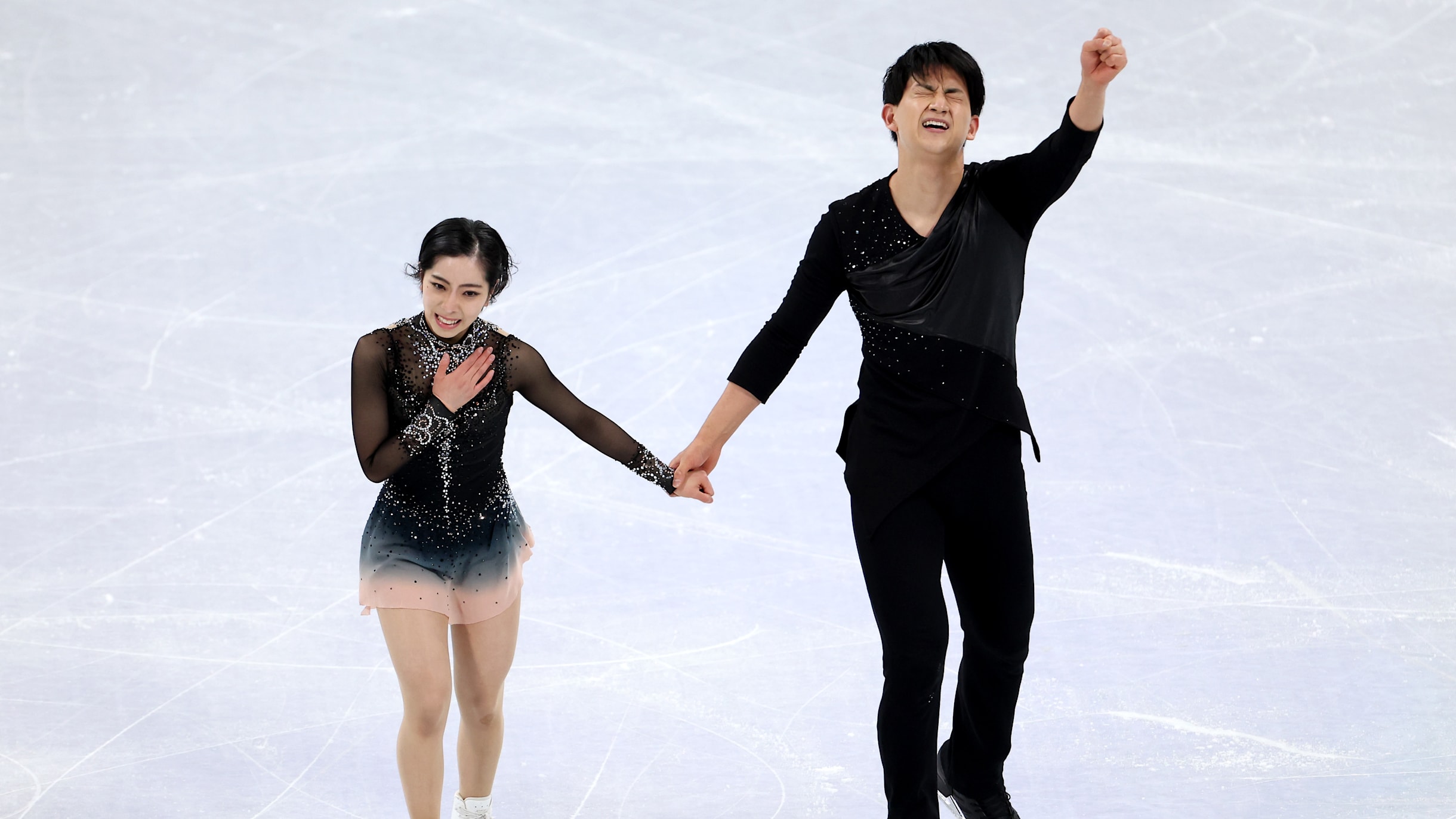 フィギュアスケート Nhk杯第2日 りくりゅう がペア優勝 女子シングルは坂本花織が2位