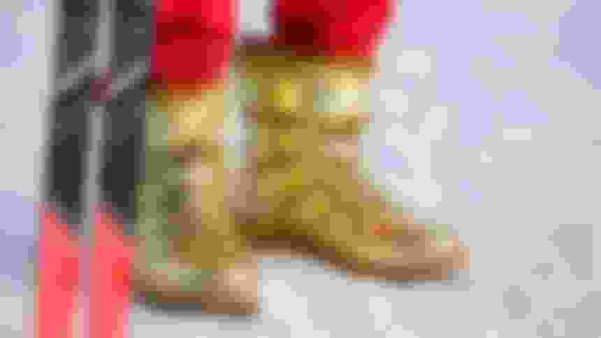 Alexander Bolshunov (ROC) wearing golden boots after the 50km mass start.
