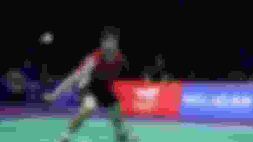 石宇奇奋力救球