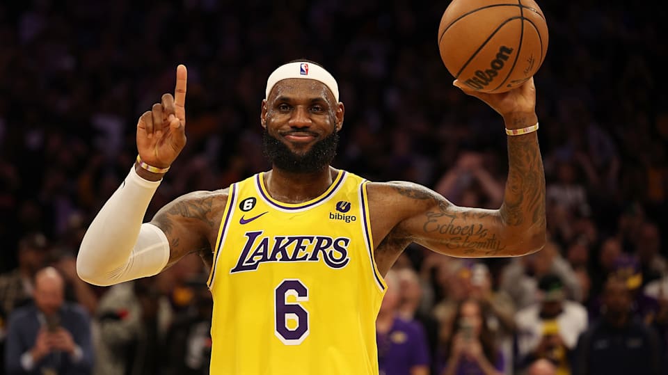 LeBron James và hành trình chinh phục Yoga - giangyoga