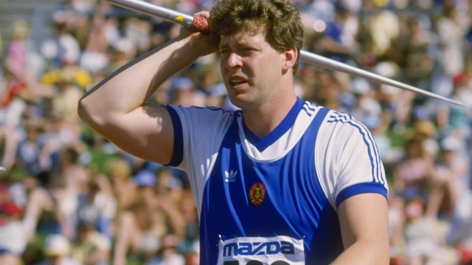 Уве спорт. Уве Хон. Уве Хон метание копья. Мировой рекорд по метанию копья.