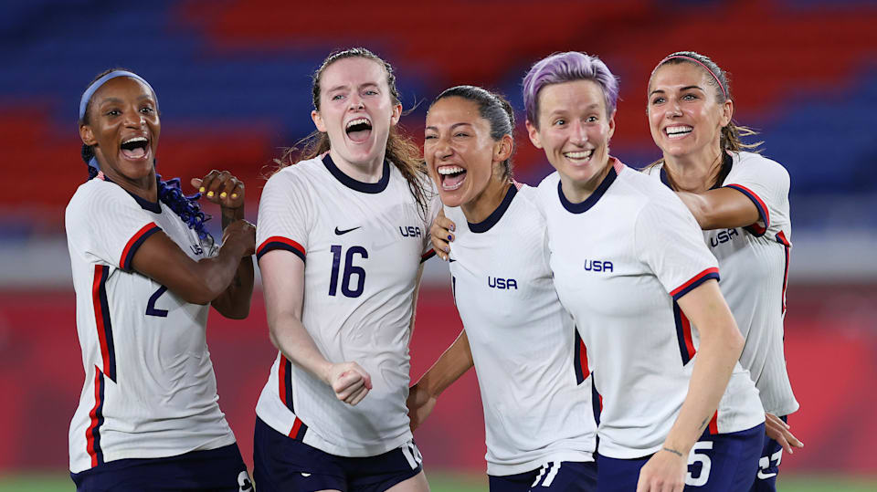 USWNT score landmark equal pay deal, settle with U.S. Soccer