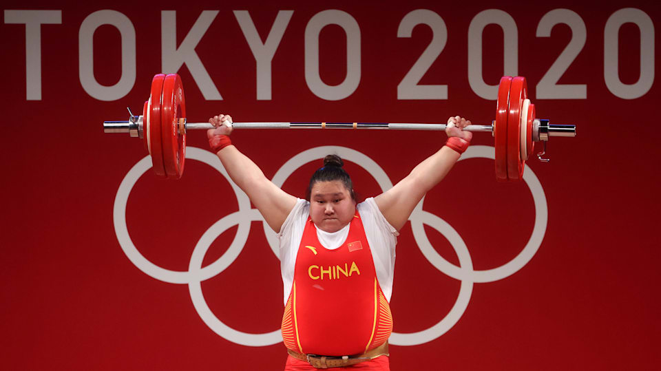 China's LI Wenwen wins gold and breaks records in women's weightlifting