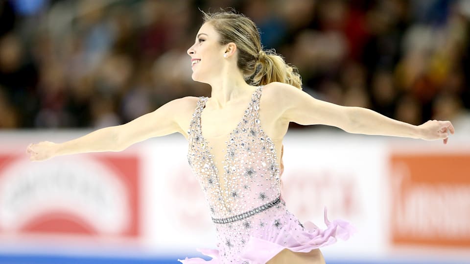 Ashley Wagner Glide and groove with figure skating medallist