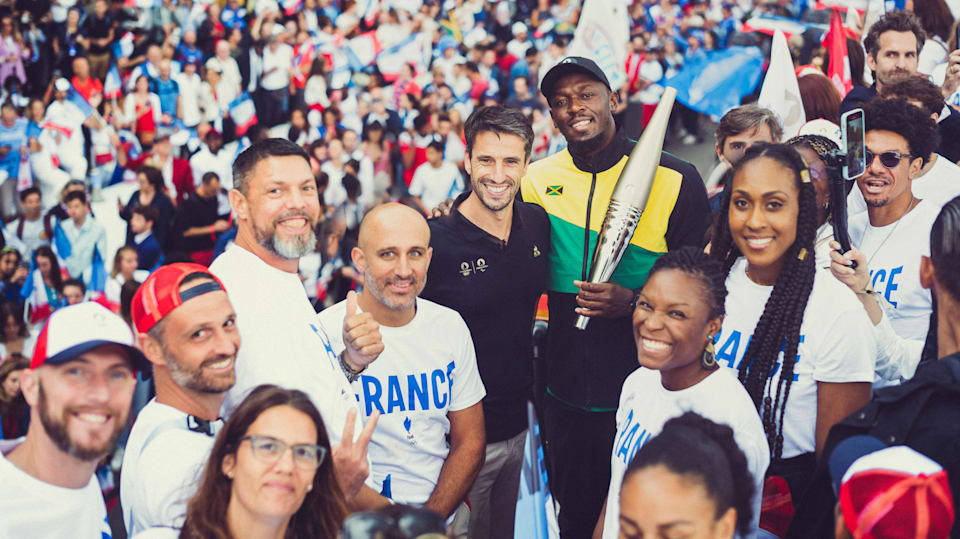 Parigi 2024 Usain Bolt e Tony Estanguet presentano la torcia Olimpica