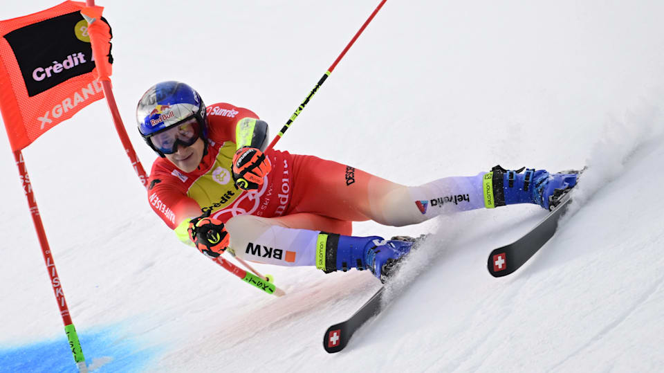 Xem hình ảnh về Marco Odermatt, tay trượt tuyết nổi tiếng của Thụy Sĩ, người đã giành được rất nhiều chiến thắng trên các đường đua nổi tiếng thế giới như FIS Alpine Ski World Cup. Được xem là một trong những tay trượt trên tuyết hàng đầu, hành trình và thành tích của Marco chắc chắn sẽ làm bạn trầm trồ.