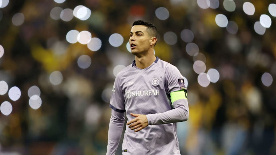 Ronaldo ra 'yêu sách' để ở lại Al Nassr, đích thân thuyết phục Mourinho với bản hợp đồng không tưởng
