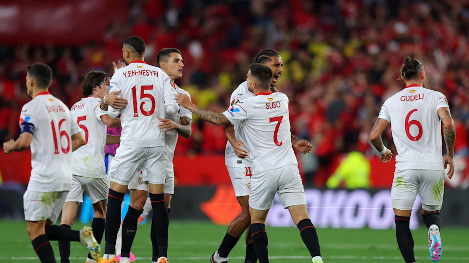 Suso del Sevilla FC celebra después de marcar el primer gol del equipo en la semifinal de la UEFA Europa League vs Juventus