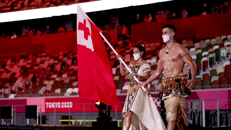 Pita Taufatofua pede ajuda para Tonga após tsunami e erupção de vulcão