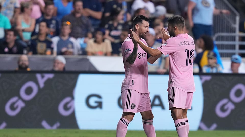 Lionel Messi y Jordi Alba celebran un gol del Inter Miami contra Philadelphia Union en la Leagues Cup 2023