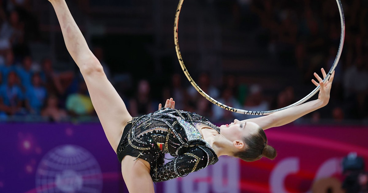 Darga Vavolumiev schließt den Titelgewinn am Gerät bei den Weltmeisterschaften im Rhythmischen Sportgymnastik 2023 ab