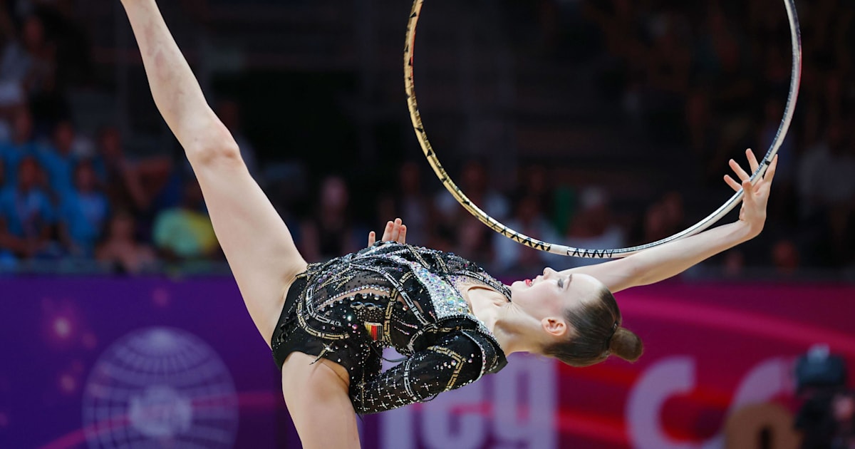 Darga Vavolumiev schließt den Titelgewinn am Gerät bei den Weltmeisterschaften im Rhythmischen Sportgymnastik 2023 ab