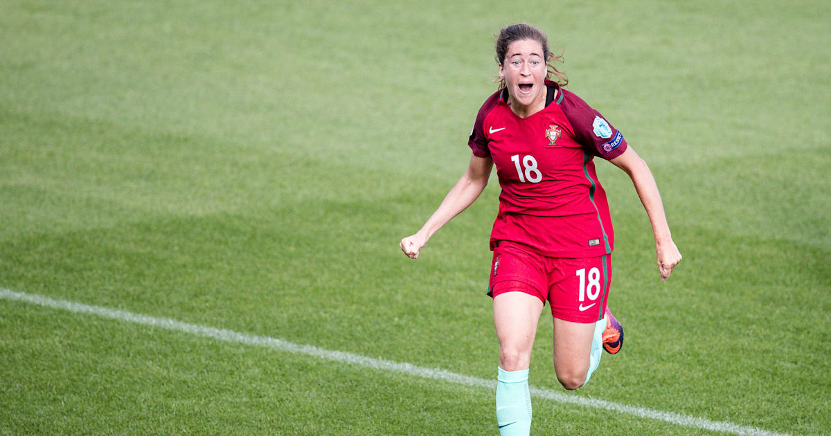 A estrela do futebol português Carolina Mendes tem feito o seu blog pelo mundo