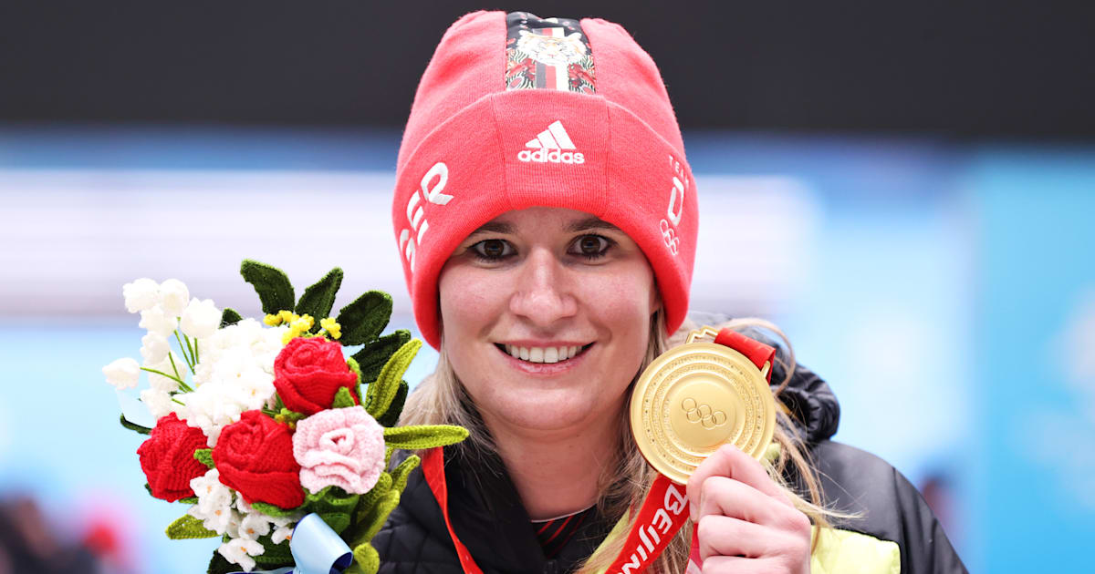 Heisenburger. Натали Гайзенбергер. Олимпийская чемпионка по лыжам бегавшая в розовой шапочке. Елена Буслаева чемпионка по санному спорту. Олимпийская чемпионка по лыжам в розовой шапочке фамилия фото