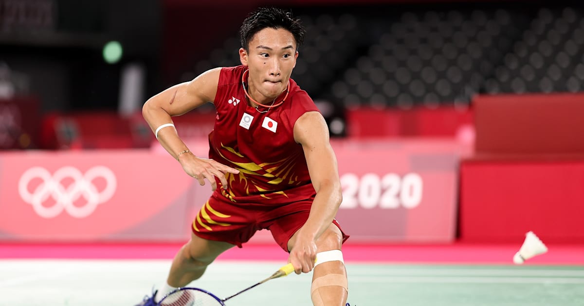 桃田賢斗や西本拳太を始めとしてバドミントン選手12人分サイン入りT