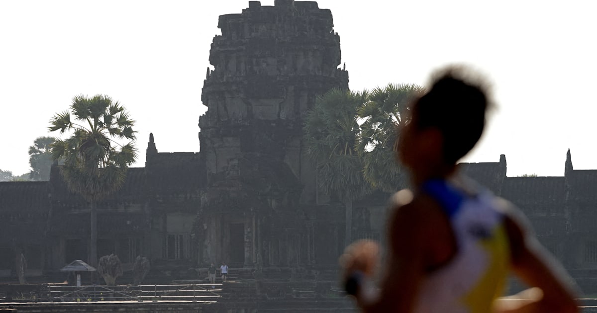 Indonesia mengambil emas maraton untuk pria dan wanita di SEA Games 2023 di Angkor Wat yang ikonik di Kamboja