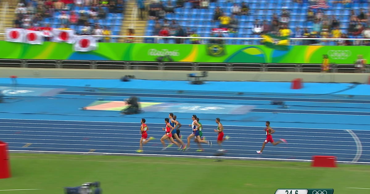 Spanish runners find out who sings best in the shower