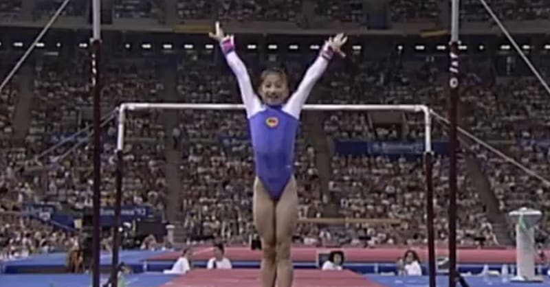 Lu Li wins uneven bars title at the 1992 Olympic Games in Barcelona