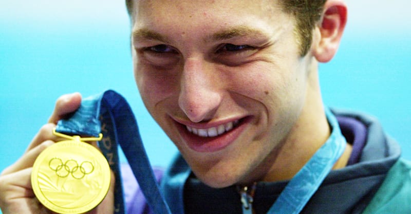 Thorpe wins gold and sets world record in the 400m free | Sydney 2000