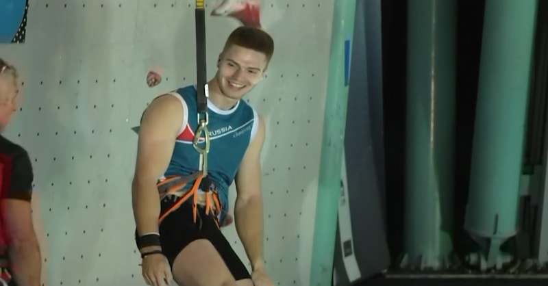 Deulin profits from rival's misfortune