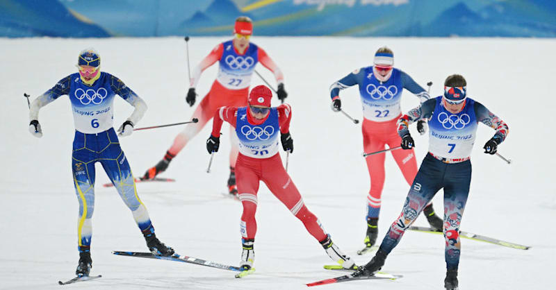 лыжные гонки непряева. лыжная гонка 10 км. лыжная гонка 10 км. лыжная гонка 10 км. масс старт лыжи.