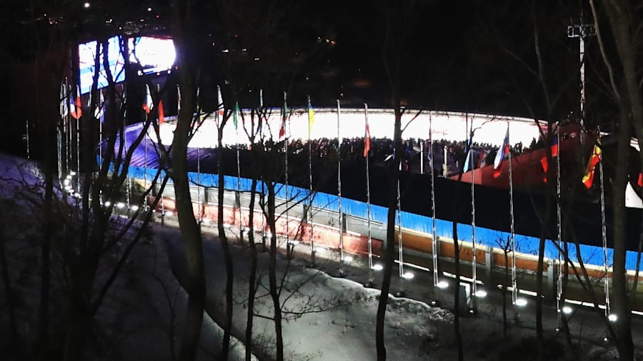 Technology news and reviews image